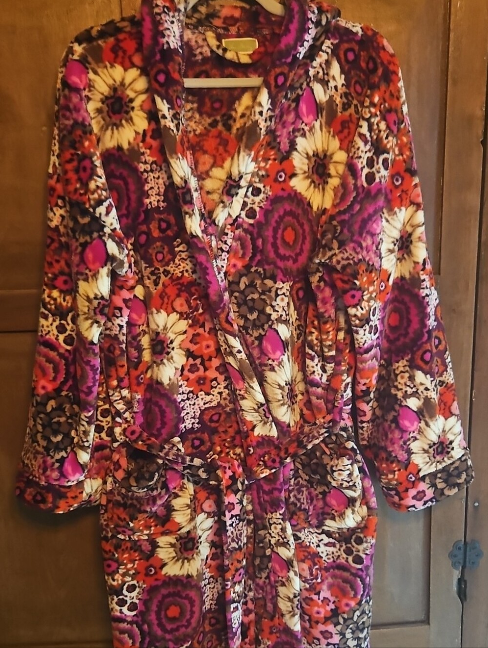 Vera Bradley Floral Plush Robe in Pink, Orange & Cream